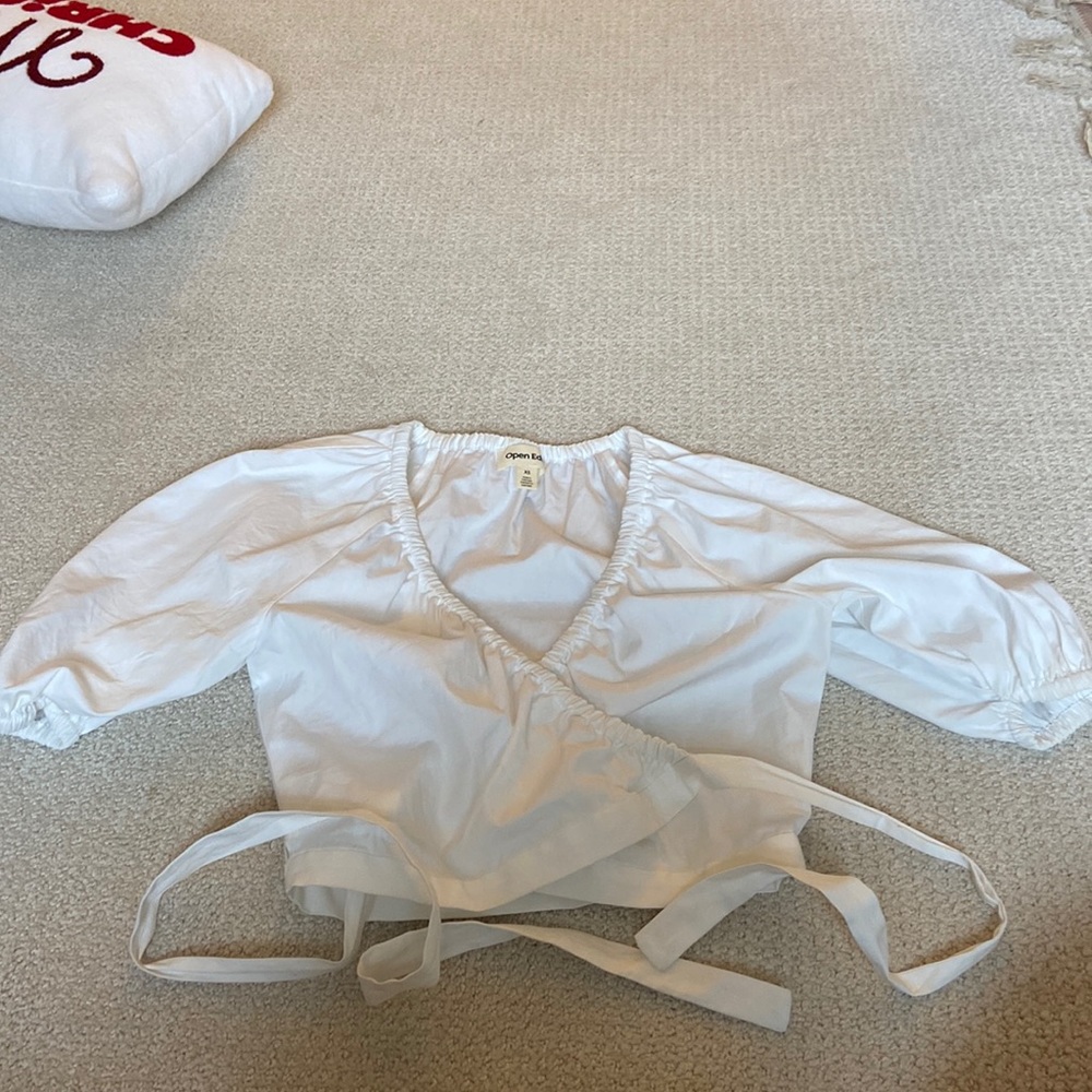PUFFY SLEEVED WHITE BLOUSE